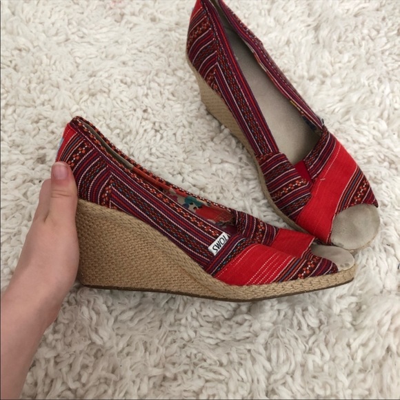 TOMS Womens Red Canvas Calypso Peep Toe Wedge - Picture 3 of 4